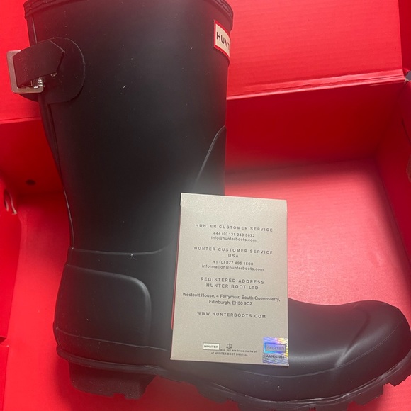 Size 7 brand new Hunter boots - Picture 2 of 2